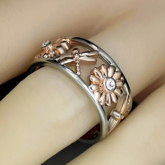 Sunflower dragonfly ring 7, 8, 9, 10 available - Picture 1 of 4